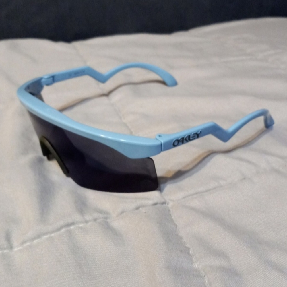 Oakley Razorblade sunglasses - Picture 2 of 4